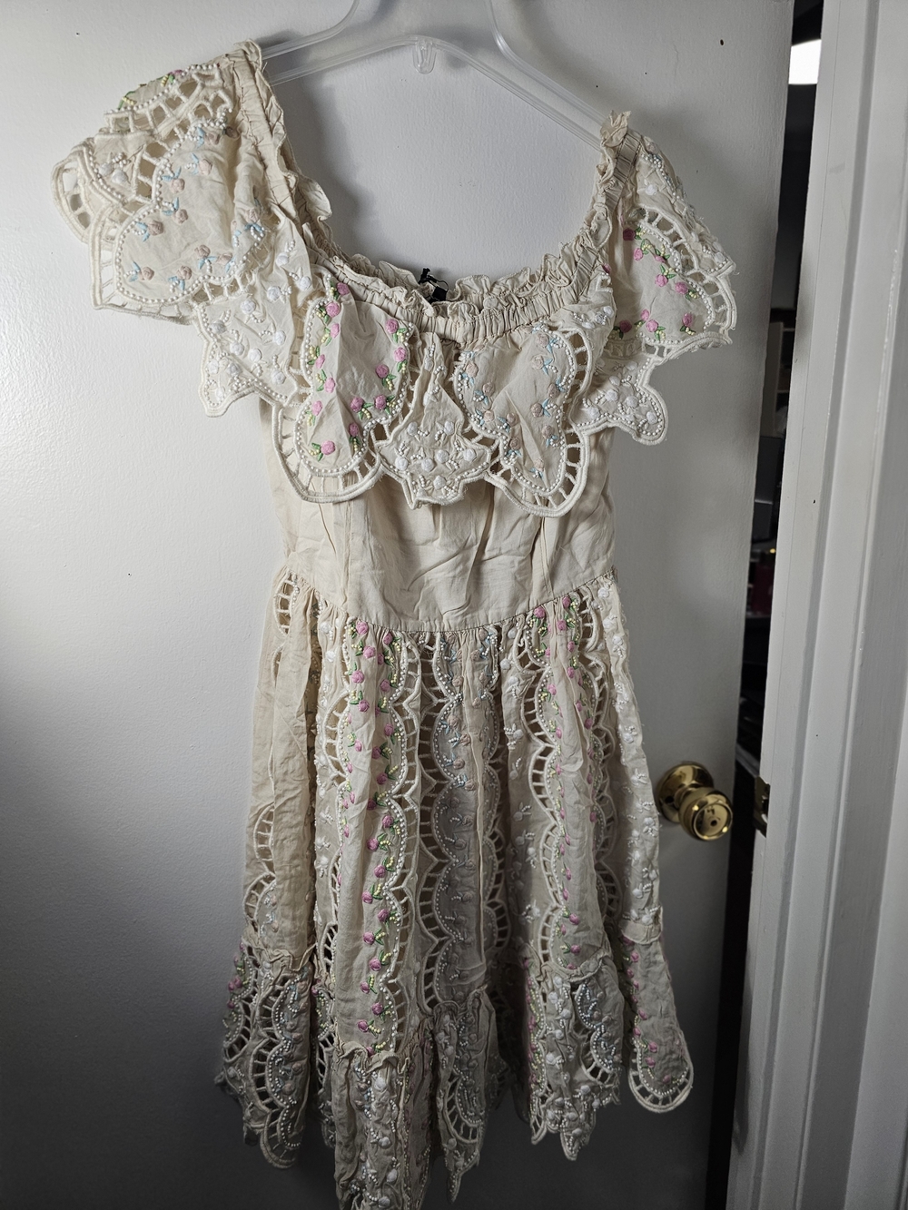 LOVE SAM NWT Ava Keepsake Rose Embroidered Vanilla Cream Dress - SMALL -